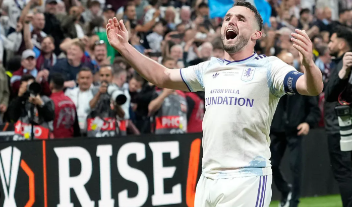 Pesta Juara Pemain Aston Villa Setelah Memenangkan Trofi Liga Europa 2026