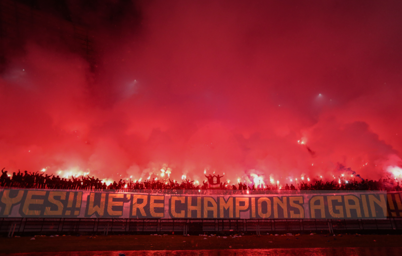 Lautan suporter Bobotoh mendukung tim jelang pengumuman rute konvoi Persib Bandung